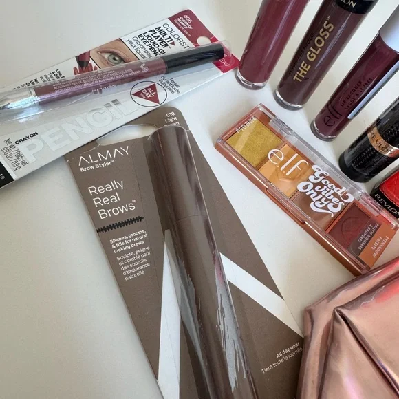 Makeup Bundle - NWT - Picture 4 of 8